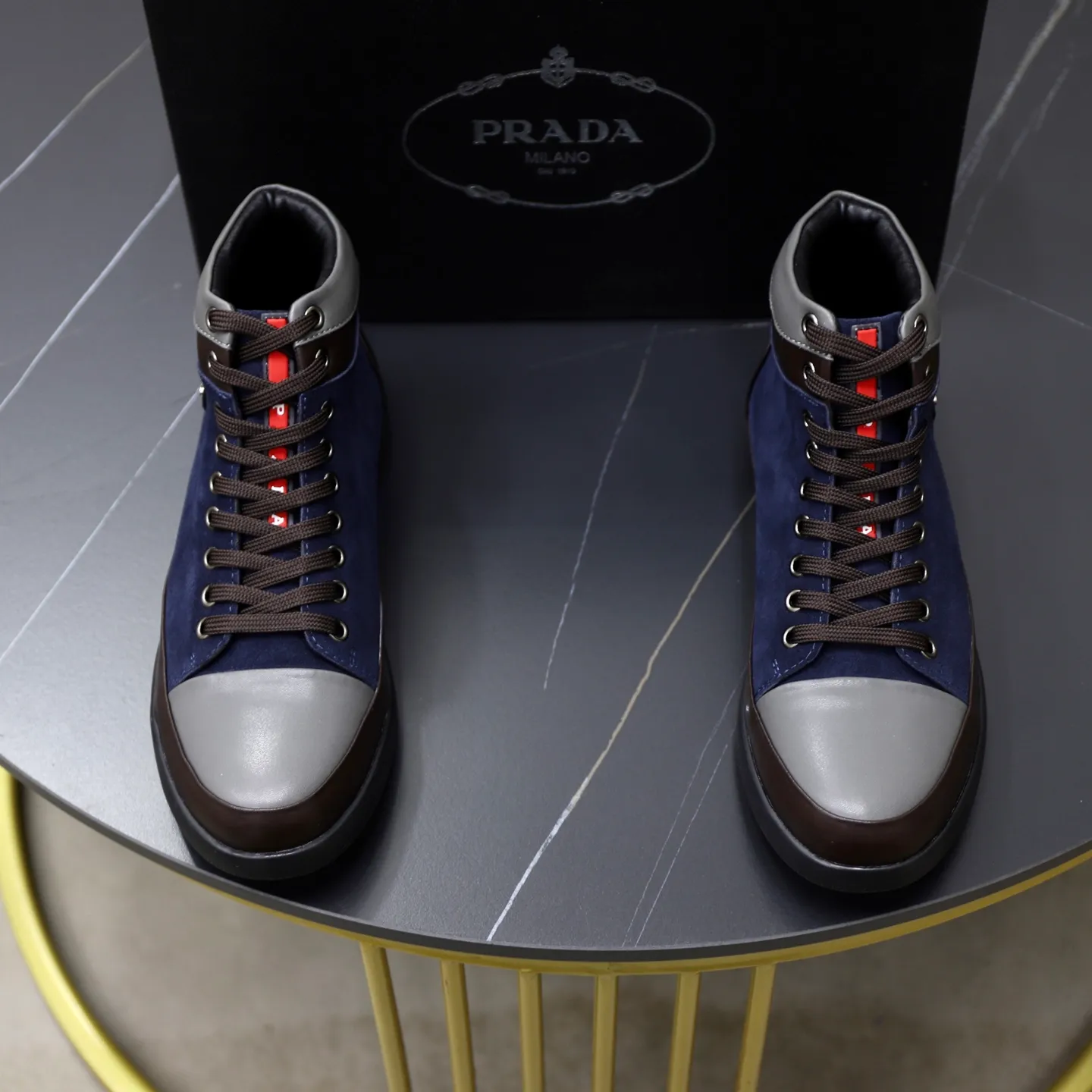 Ex-factory price: 480💰🙅‍♂️🙅‍♂️🙅‍♂️ Brand: PRADA Standard code: 38-44 (45 customized) Grade: Same as the official website Material: Original high-end leather splicing surface Comfortable and breathable sheepskin lining Lightweight, soft and wear-resistant outsole Style category: Men's fashion casual shoes Sports shoes Distinguished luxury brand elements Top luxury Color: actual picture color